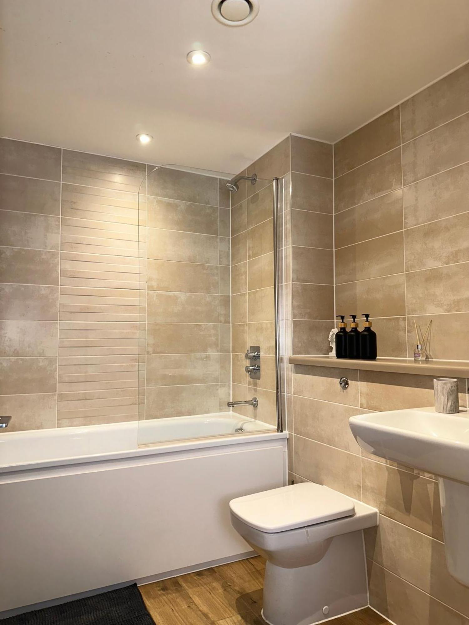 Luxury 2-Bed High-Rise In Manchester With Parking المظهر الخارجي الصورة